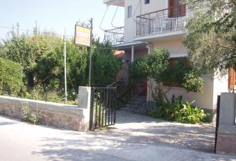 Eleni Studios & Apartments has Balcony rooms