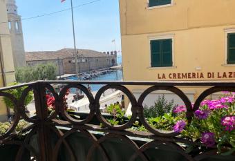 The Mansion of Countess Rizzardi on Garda Lake - Royal Welcome has Balcony rooms