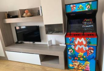 Nuevo: Cerca CENTRO , WIFI y Calefacci  n allows 18 year olds to book a room