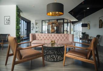 Stylish 1BR/Balcony at Life by Cosmopolitan 303 has Balcony rooms