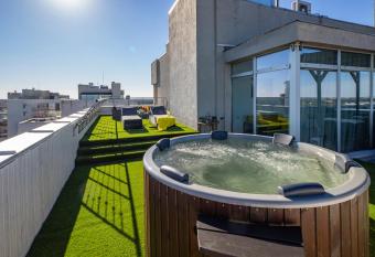 Skyhouse Riga Private Penthouse and SPA has rooms with a private hot tub