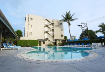 Pattra Mansion by AKSARA Collection allows 18 year olds to book a room