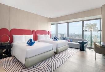 W Xiamen-Next to shopping center&Exhibition Center has rooms with a private hot tub