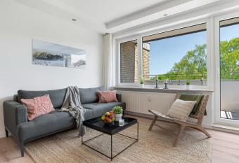 J  rgenshus allows 18 year olds to book a room