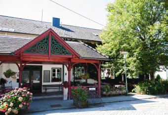 Landgasthof Kirchenwirt has Balcony rooms