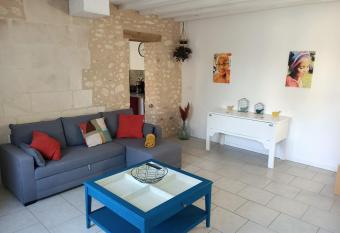 La Little House - Proche ZOOPARC de Beauval has Balcony rooms