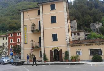 La Pania has Balcony rooms