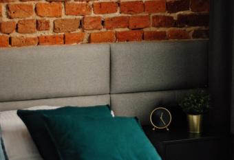 Kamienica     dzka allows 18 year olds to book a room