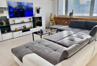 Luxusn   zmodernizovan   Apartm  n v centre Ko    c has Balcony rooms