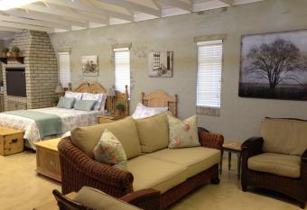 Anne s Place has rooms with a private hot tub