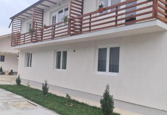 Luca s House ( aeroport Henry Coanda, Therme Bucuresti) has Balcony rooms