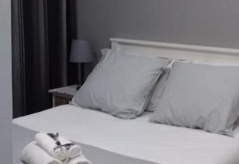 Lorraine Self Catering Unit has Balcony rooms