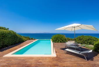 Villa Espacio has Balcony rooms