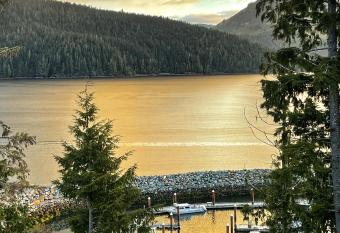 Port Renfrew Oceanfront Retreat has Balcony rooms