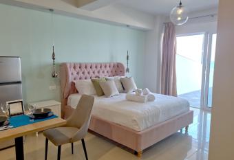 Epipleon Luxury Suites -106-                40                         45                                            has Balcony rooms