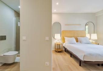 Zenith Set  bal has Balcony rooms