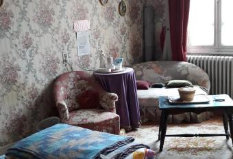 Chez Virginie allows 18 year olds to book a room