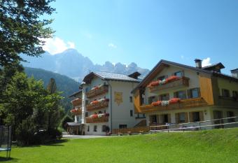 Hotel Edelweiss has Balcony rooms