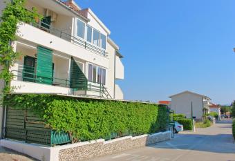 Apartmani Bodo has Balcony rooms