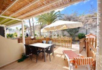 Maspalomas Green Oasis allows 18 year olds to book a room
