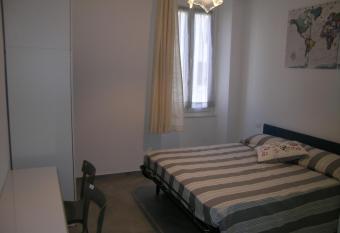 camera con bagno privato CANDIDA allows 18 year olds to book a room