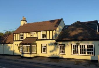 The New Wheel Inn has Balcony rooms