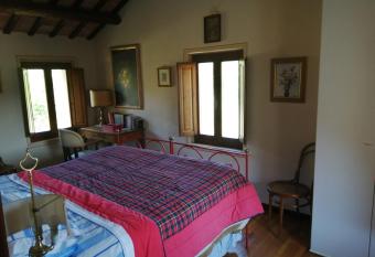 La Casetta del Cantiniere allows 18 year olds to book a room