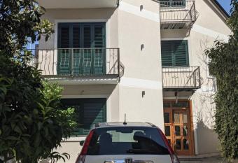 Condesa has Balcony rooms