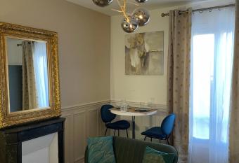 Bella Mia - Chic apartment near Orly Rport 15mns frm Paris allows 18 year olds to book a room