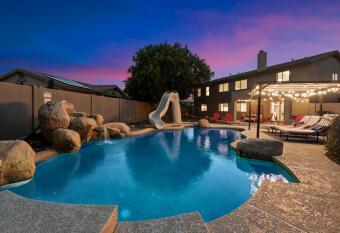 5 Bedroom 4 Bath Boutique Home PREMIUM LOCATION + heated pool option has rooms with a private hot tub