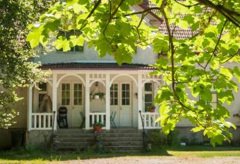 Bo p   Big  rd Eke Gamla Skola has Balcony rooms