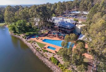 Oaks Cypress Lakes Resort allows 18 year olds to book a room