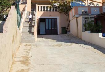 Apartmani Bepina has Smoking/Balcony rooms