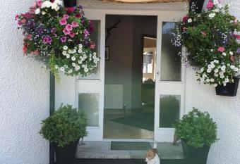 Culacrick allows 18 year olds to book a room