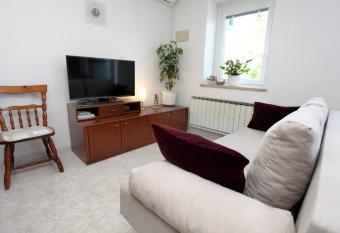 Apartment Gorgo has Balcony rooms