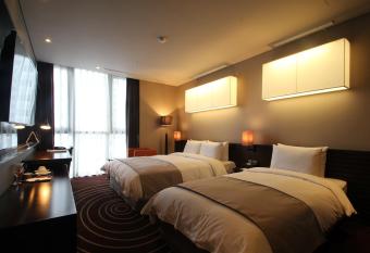 Best Louis Hamilton Hotel Haeundae allows 18 year olds to book a room