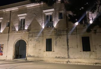 BRIC    BRAC eclectic rooms has Balcony rooms