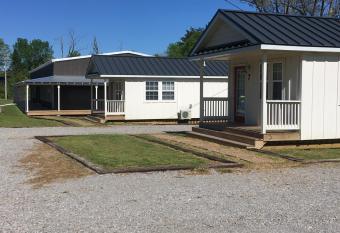 Greeter Falls Lodge Cottage #7 has Balcony rooms