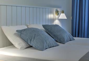 Marine Hotel J  rmala allows 18 year olds to book a room