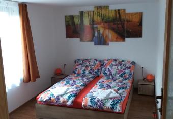 Zal  n Vend  gh  z has Balcony rooms