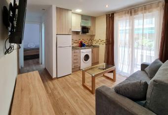 Apartamento Completo Castillo Levante allows 18 year olds to book a room