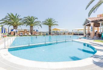 Kapetanios Apartments has Balcony rooms