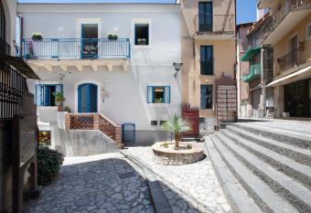 Casa Blandano B&B has Balcony rooms
