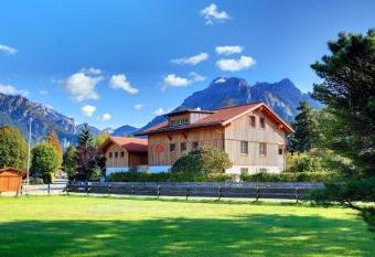 Apartements Luna Blanca allows 18 year olds to book a room