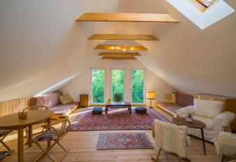 Szell  s R  t falusi apartman has Balcony rooms