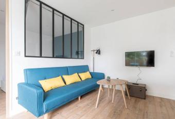 Logement confort moderne au pied du Front de Mer has Balcony rooms