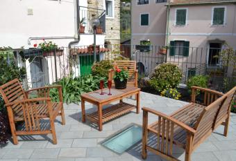 Monolocale con giardino e parcheggio privato CITRA zero zero ottanta trentuno LT 0281 has Balcony rooms
