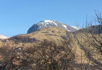 Riverbank Cottage has Balcony rooms