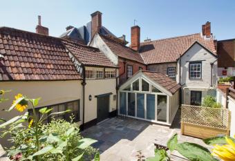 Green Parrot House has Balcony rooms