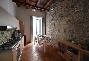 La Memolina B&B has Balcony rooms